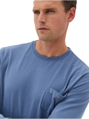 Long-sleeved T-shirt