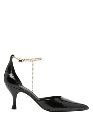 Pump shoe with ankle chain
